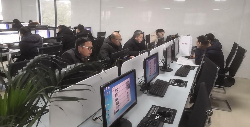 孝感市中等职业学校计算机网络技术教师培训在我校举行，助力计算机技术教育新突破